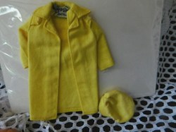 SKIPPER YELLOW RAINCOAT 10 B
